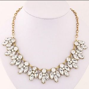 Elegant diamond gold statement necklace
